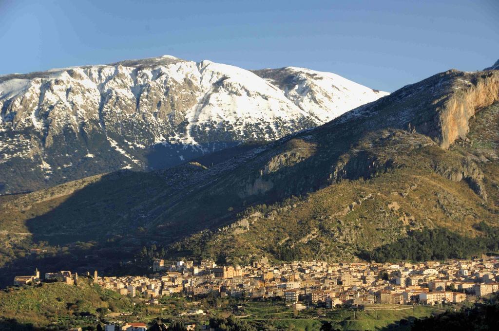 فيلا Collesanoفي Casale Drinzi المظهر الخارجي الصورة